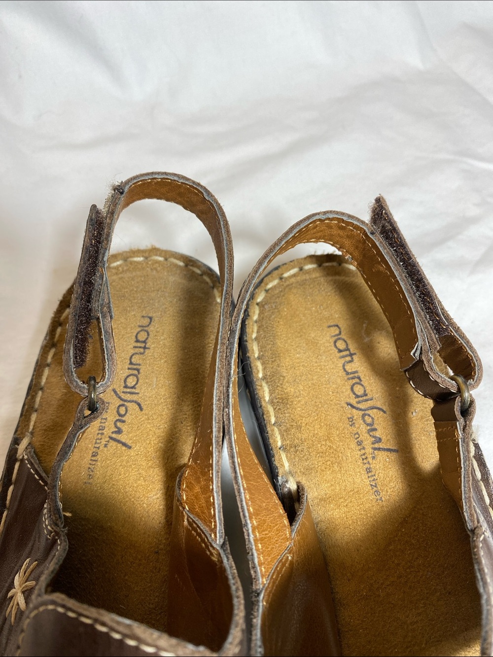 NaturalSoul by Naturalizer Brown Star-Accent Leather Sandals Women-8M - Picture 6 of 9